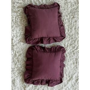 Bed Bath and Beyond out of stock dark pink pillows 12 x 12 EUC country cottage